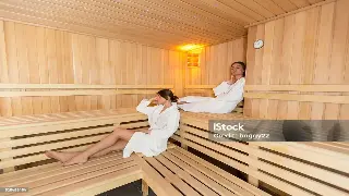 西安按摩大PK：盲人按摩 vs. 精油SPA，谁才是你的解压神器？