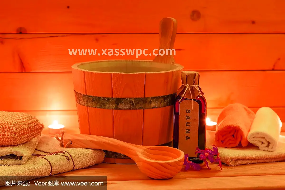 绿植环绕的露天冥想小院